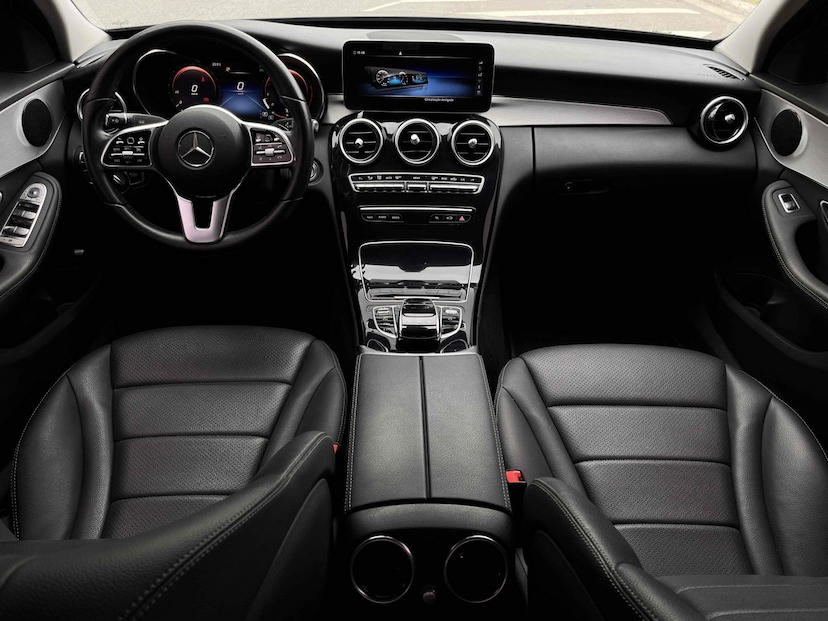 Foto do veículo MERCEDES-BENZ C 180 1.6 CGI FLEX AVANTGARDE 9G-TRONIC 2020 43.514 KM 165.000,00