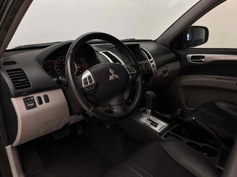 Foto do veículo MITSUBISHI PAJERO 3.2 HPE 4X4 7 LUGARES 16V TURBO INTERCOOLER DIESEL 4P AUTOMÁTICO 2016 122.547 KM 141.900,00