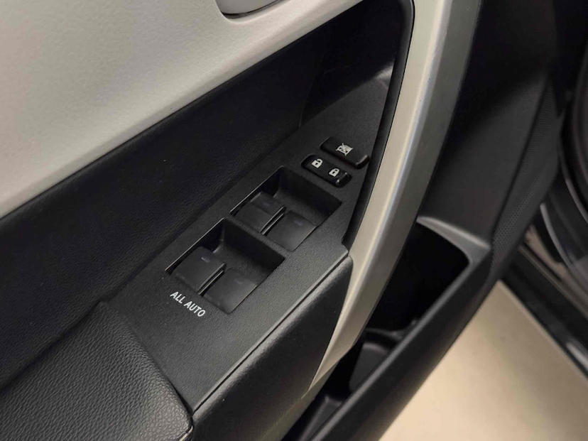 Foto do veículo TOYOTA COROLLA 2.0 XEI 16V FLEX 4P AUTOMÁTICO 2017 70.096 KM 99.900,00