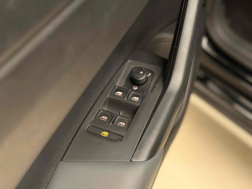 Foto do veículo VOLKSWAGEN NIVUS 1.0 200 TSI TOTAL FLEX HIGHLINE AUTOMÁTICO 2022 30.816 KM 107.900,00