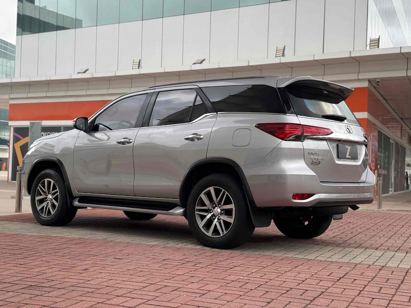 Foto do veículo TOYOTA HILUX SW4 2.8 SRX 4X4 7 LUGARES 16V TURBO INTERCOOLER DIESEL 4P AUTOMÁTICO 2020 71.872 KM 305.000,00