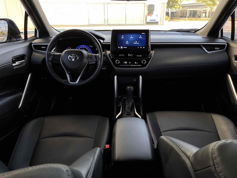 Foto do veículo TOYOTA COROLLA CROSS 2.0 VVT-IE FLEX XRE DIRECT SHIFT 2024 10.644 KM 156.000,00