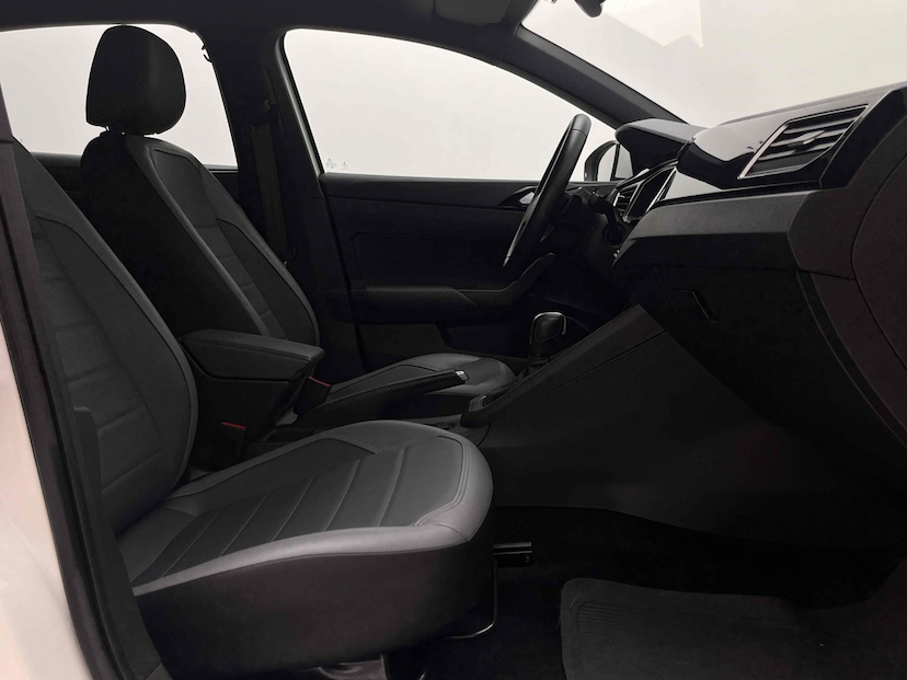 Foto do veículo VOLKSWAGEN NIVUS 1.0 200 TSI TOTAL FLEX HIGHLINE AUTOMÁTICO 2022 17.576 KM 108.900,00
