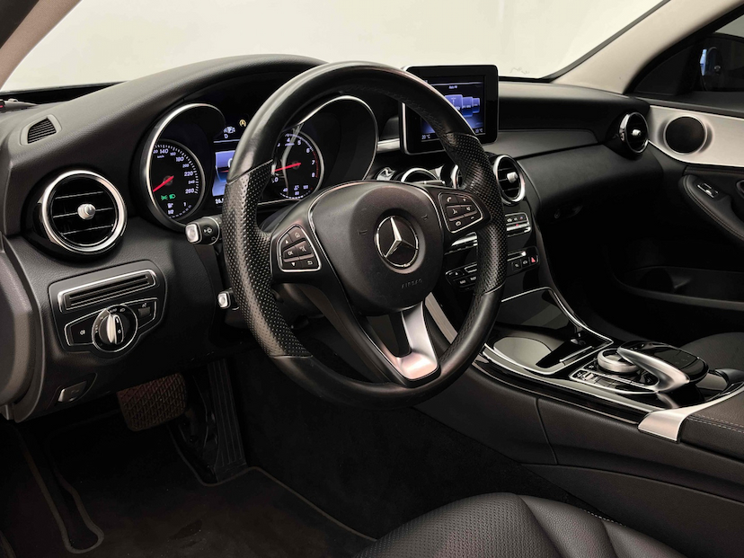 Foto do veículo MERCEDES-BENZ C 180 1.6 CGI 16V TURBO GASOLINA 4P AUTOMÁTICO 2015 21.820 KM 105.900,00