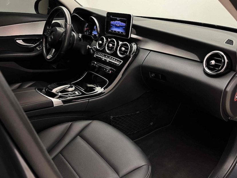 Foto do veículo MERCEDES-BENZ C 180 1.6 CGI 16V TURBO GASOLINA 4P AUTOMÁTICO 2015 21.820 KM 105.900,00