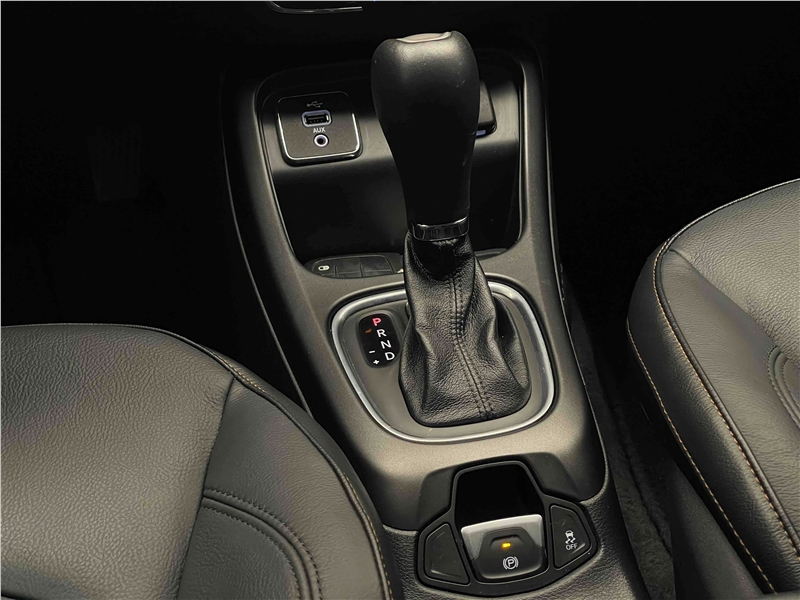 Foto do veículo JEEP COMPASS 2.0 16V FLEX LONGITUDE AUTOMÁTICO 2017 57.419 KM 101.900,00