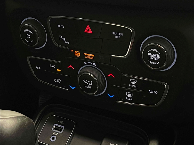 Foto do veículo JEEP COMPASS 2.0 16V FLEX LONGITUDE AUTOMÁTICO 2017 57.419 KM 101.900,00