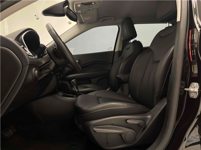 Foto do veículo JEEP COMPASS 2.0 16V FLEX LONGITUDE AUTOMÁTICO 2017 57.419 KM 101.900,00