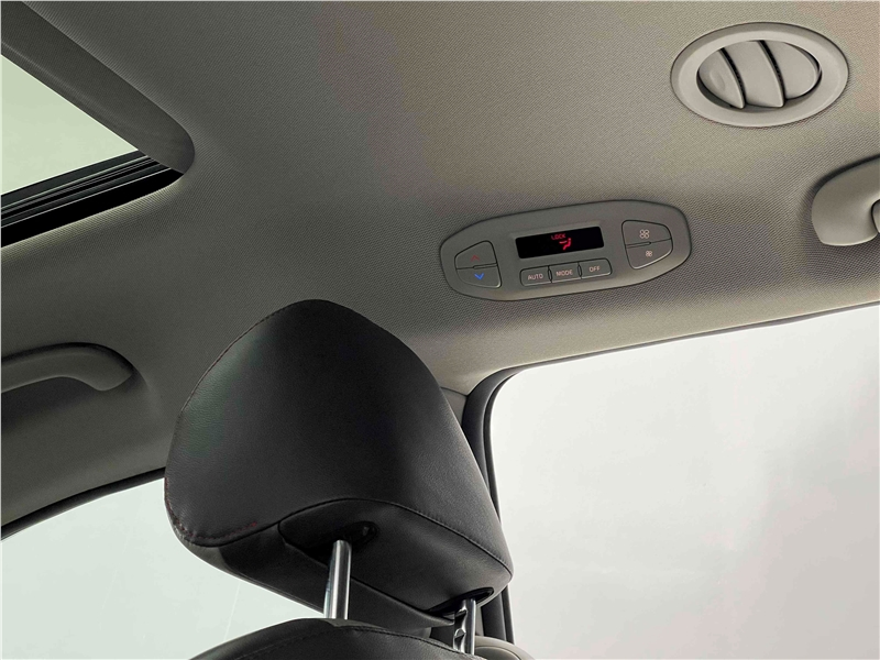 Foto do veículo KIA CARNIVAL 3.3 EX V6 24V GASOLINA 4P AUTOMATICO 2016 78.626 KM 205.900,00