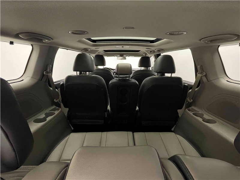 Foto do veículo KIA CARNIVAL 3.3 EX V6 24V GASOLINA 4P AUTOMATICO 2016 78.626 KM 205.900,00