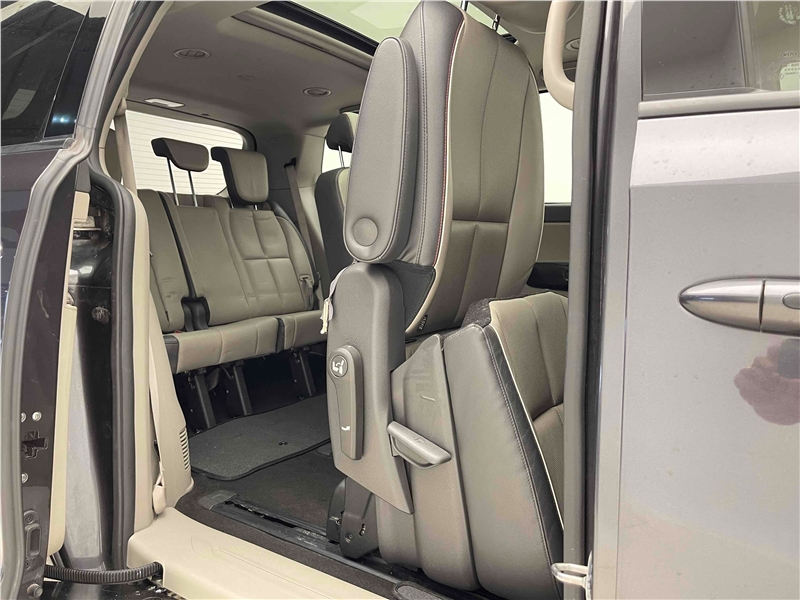 Foto do veículo KIA CARNIVAL 3.3 EX V6 24V GASOLINA 4P AUTOMATICO 2016 78.626 KM 205.900,00