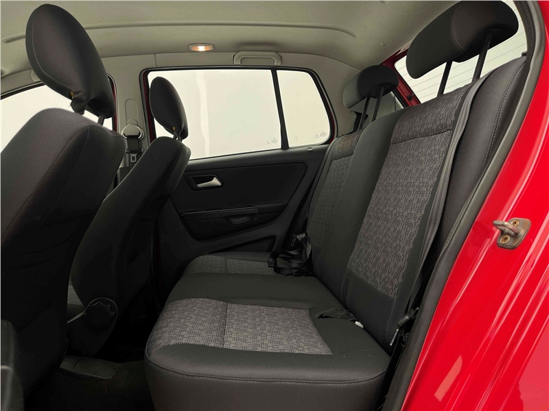 Foto do veículo VOLKSWAGEN FOX 1.0 MI 8V FLEX 4P MANUAL 2014 78.220 KM 39.900,00