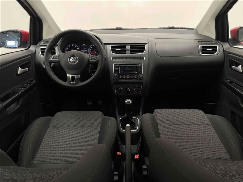 Foto do veículo VOLKSWAGEN FOX 1.0 MI 8V FLEX 4P MANUAL 2014 78.220 KM 39.900,00