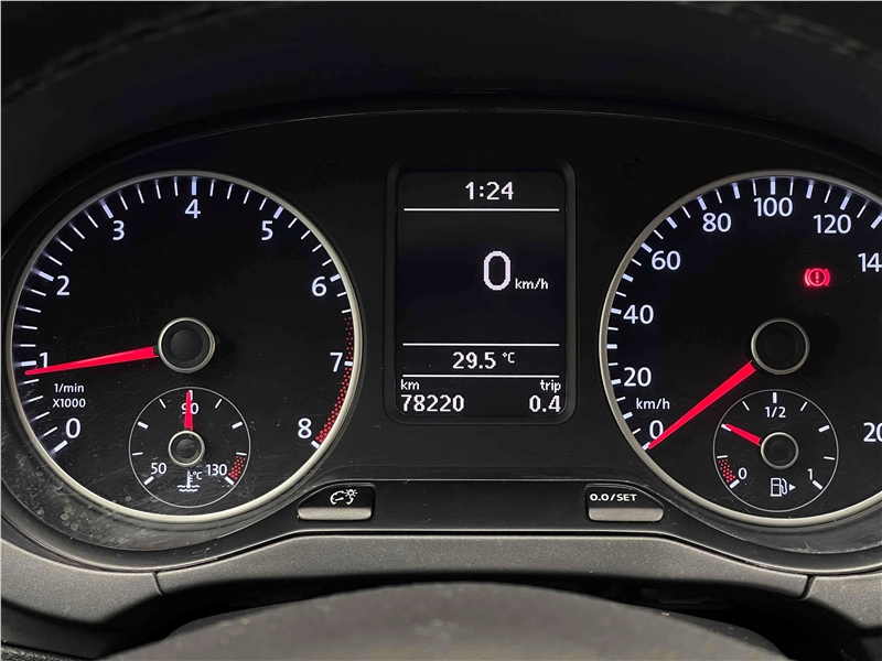 Foto do veículo VOLKSWAGEN FOX 1.0 MI 8V FLEX 4P MANUAL 2014 78.220 KM 39.900,00