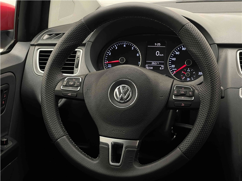 Foto do veículo VOLKSWAGEN FOX 1.0 MI 8V FLEX 4P MANUAL 2014 78.220 KM 39.900,00