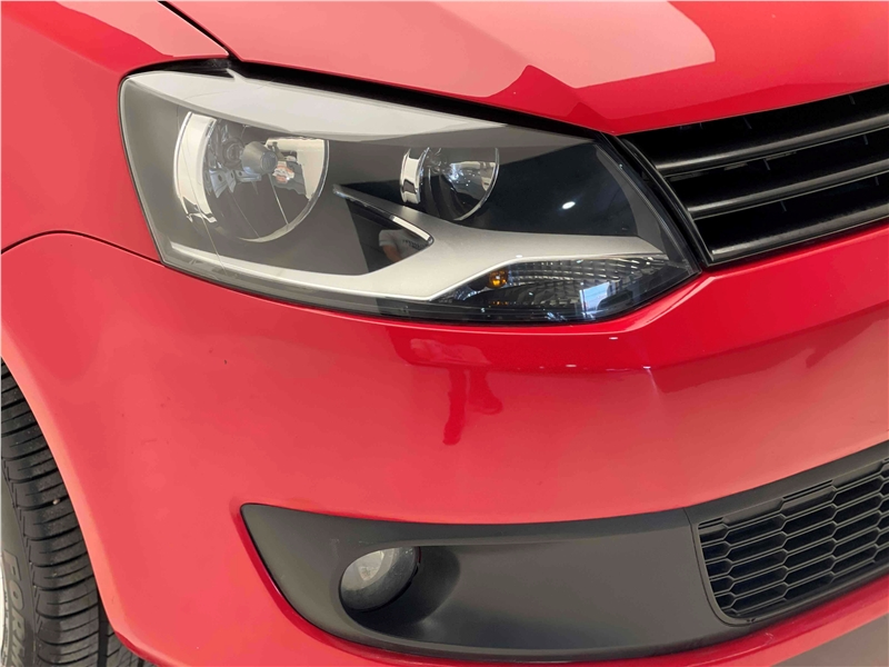 Foto do veículo VOLKSWAGEN FOX 1.0 MI 8V FLEX 4P MANUAL 2014 78.220 KM 39.900,00