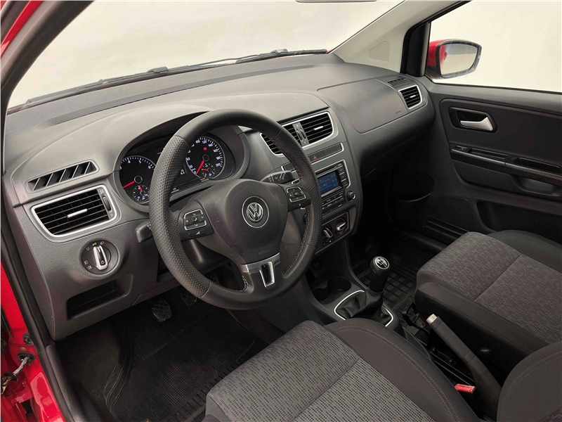 Foto do veículo VOLKSWAGEN FOX 1.0 MI 8V FLEX 4P MANUAL 2014 78.220 KM 39.900,00
