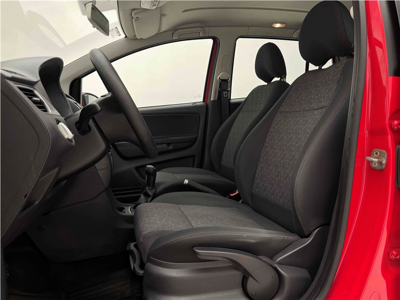 Foto do veículo VOLKSWAGEN FOX 1.0 MI 8V FLEX 4P MANUAL 2014 78.220 KM 39.900,00