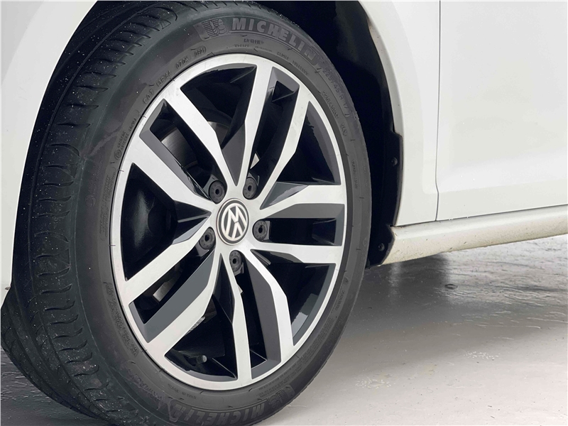 Foto do veículo VOLKSWAGEN GOLF 1.4 TSI HIGHLINE 16V TOTAL FLEX 4P TIPTRONIC 2016 71.052 KM 86.900,00
