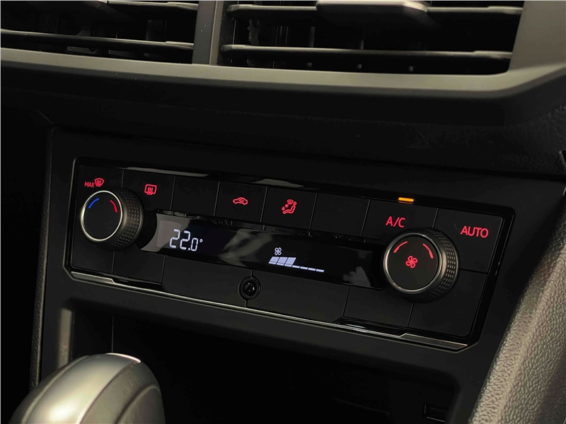 Foto do veículo VOLKSWAGEN NIVUS 1.0 200 TSI TOTAL FLEX HIGHLINE AUTOMÁTICO 2021 14.172 KM 114.900,00