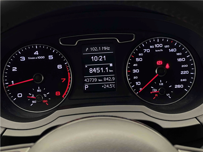 Foto do veículo AUDI Q3 2.0 TFSI ATTRACTION QUATTRO 4P GASOLINA S TRONIC 2014 52.981 KM 85.900,00