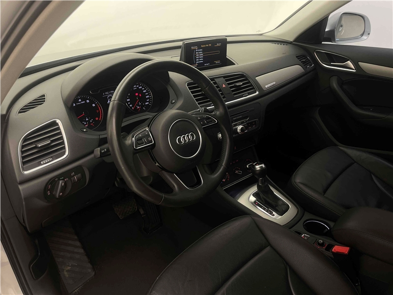 Foto do veículo AUDI Q3 2.0 TFSI ATTRACTION QUATTRO 4P GASOLINA S TRONIC 2014 52.981 KM 85.900,00