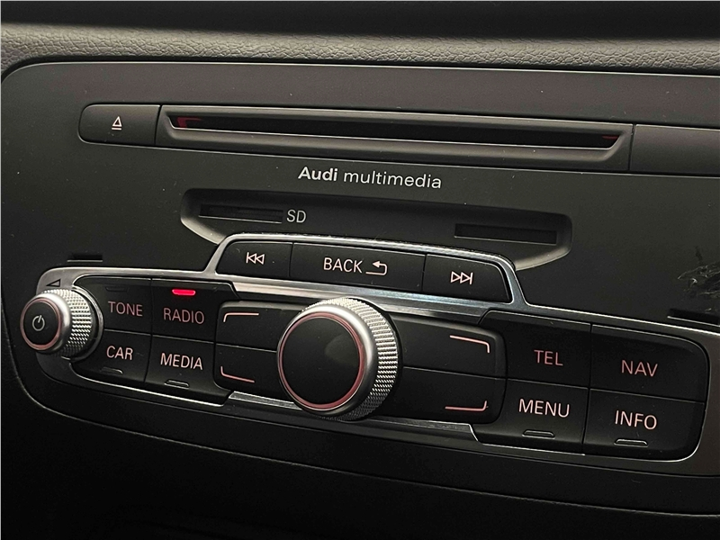 Foto do veículo AUDI Q3 2.0 TFSI ATTRACTION QUATTRO 4P GASOLINA S TRONIC 2014 52.981 KM 85.900,00
