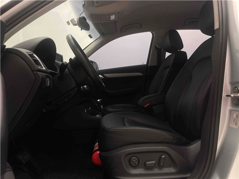Foto do veículo AUDI Q3 2.0 TFSI ATTRACTION QUATTRO 4P GASOLINA S TRONIC 2014 52.981 KM 85.900,00