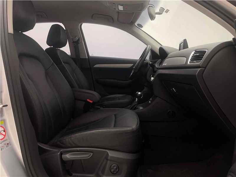Foto do veículo AUDI Q3 2.0 TFSI ATTRACTION QUATTRO 4P GASOLINA S TRONIC 2014 52.981 KM 85.900,00