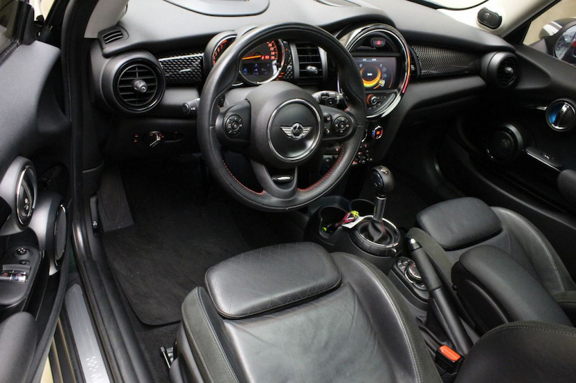 Foto do veículo MINI  COOPER S TOP 2P 2017 21.227 KM 110.000,00