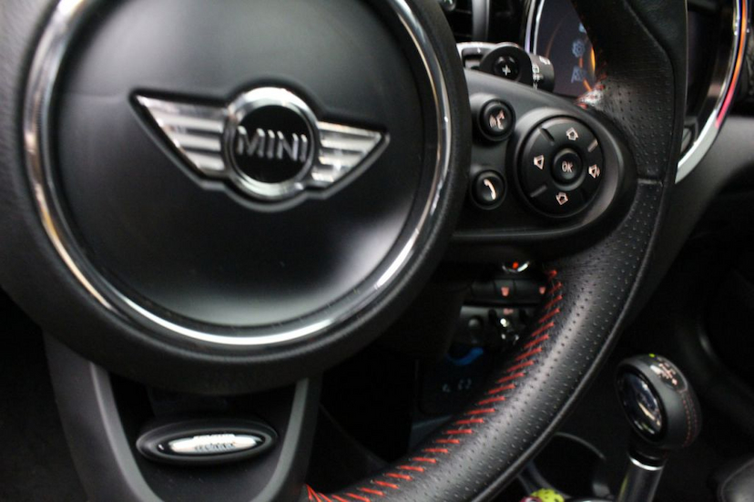 Foto do veículo MINI  COOPER S TOP 2P 2017 21.227 KM 110.000,00