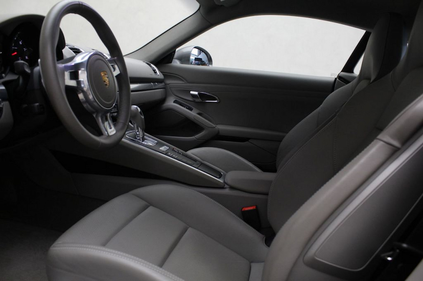 Foto do veículo PORSCHE  CAYMAN 2016 4.110 KM 319.000,00