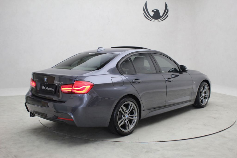 Foto do veículo BMW  320I M SPORT 2016 30.170 KM 122.000,00