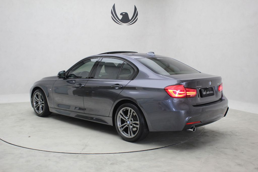 Foto do veículo BMW  320I M SPORT 2016 30.170 KM 122.000,00