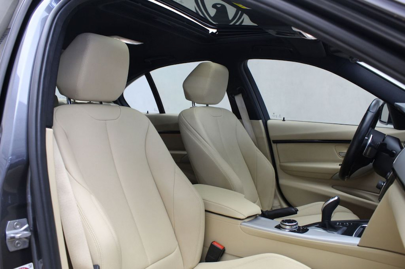 Foto do veículo BMW  320I M SPORT 2016 30.170 KM 122.000,00