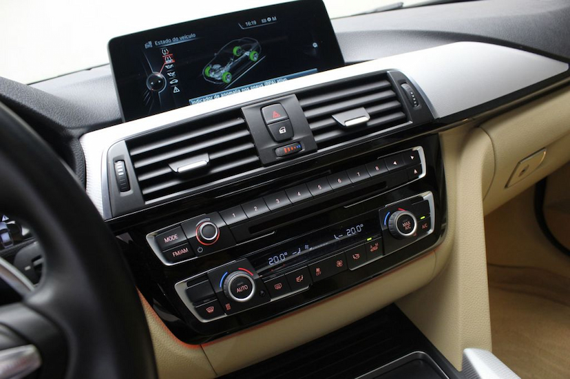 Foto do veículo BMW  320I M SPORT 2016 30.170 KM 122.000,00