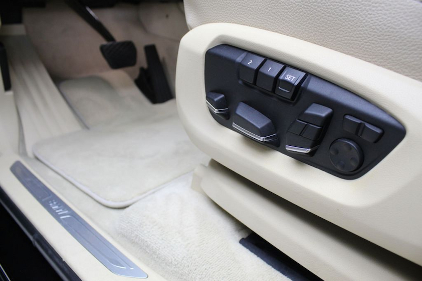 Foto do veículo BMW  X6 35I X-DRIVE 2016 31.950 KM 219.900,00