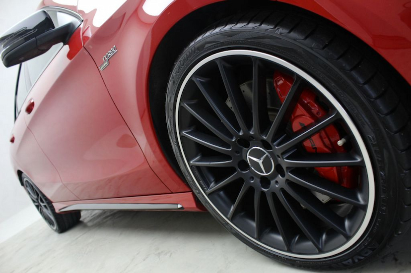 Foto do veículo MERCEDES-BENZ  CLA 45 AMG 2015 22.936 KM 188.000,00