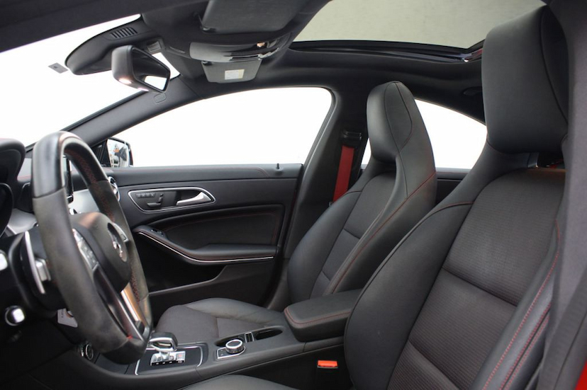 Foto do veículo MERCEDES-BENZ  CLA 45 AMG 2015 22.936 KM 188.000,00