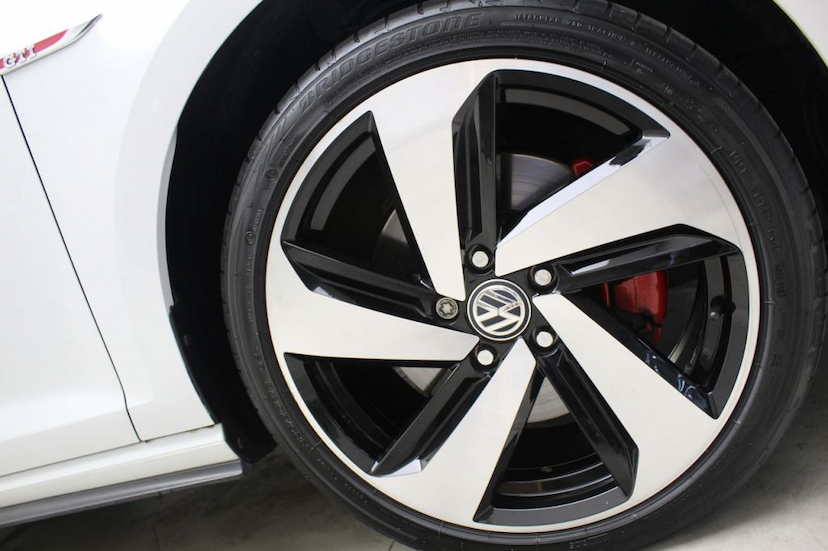 Foto do veículo VOLKSWAGEN  GOLF GTI 350 DSG 2019 14.440 KM 139.000,00