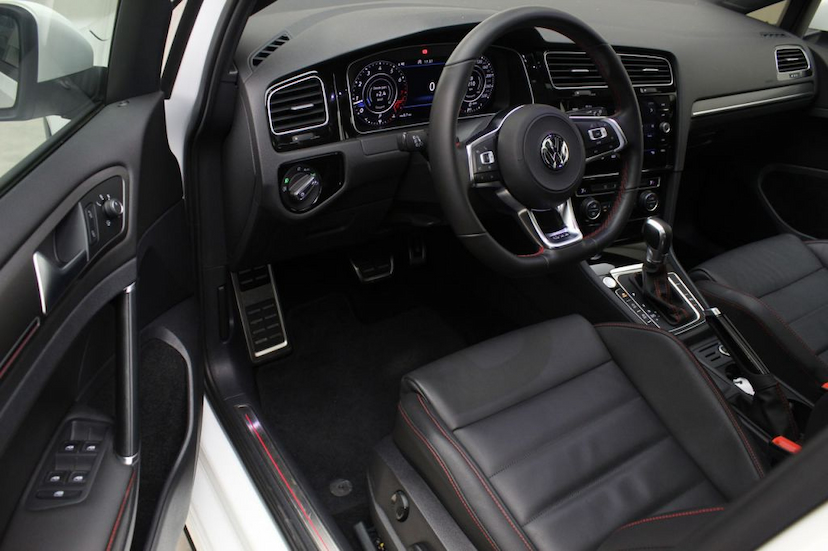 Foto do veículo VOLKSWAGEN  GOLF GTI 350 DSG 2019 14.440 KM 139.000,00