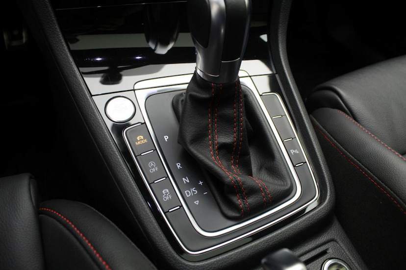 Foto do veículo VOLKSWAGEN  GOLF GTI 350 DSG 2019 14.440 KM 139.000,00