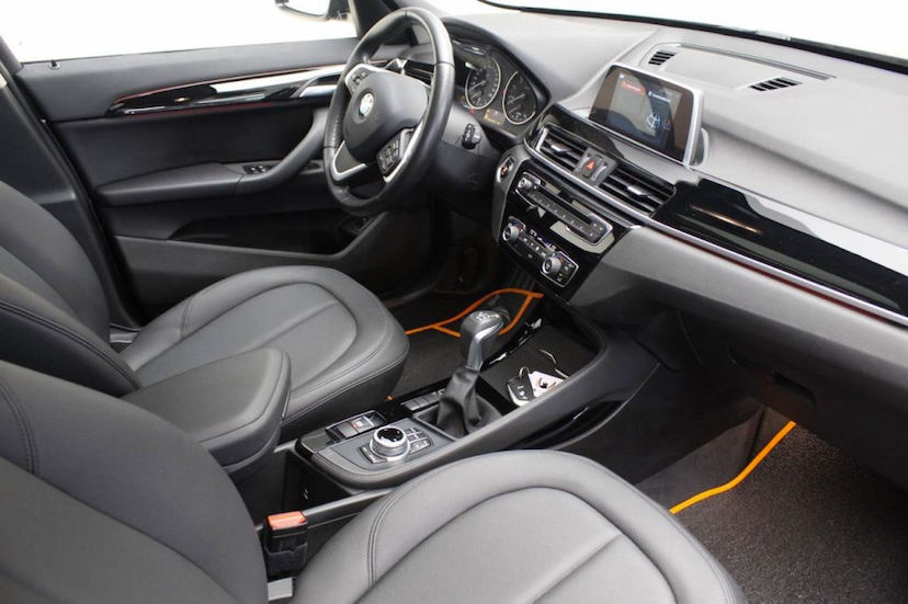 Foto do veículo BMW  X1 20I X-LINE 2018 20.725 KM 139.000,00