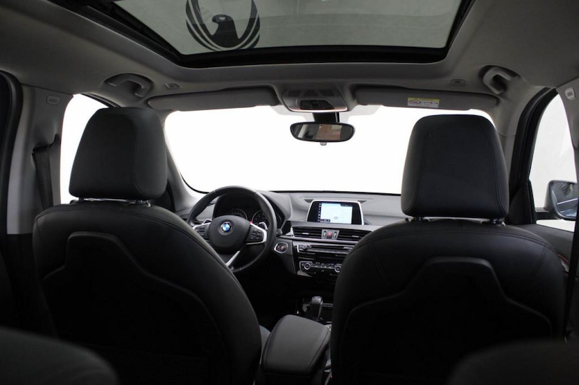 Foto do veículo BMW  X1 20I X-LINE 2018 20.725 KM 139.000,00