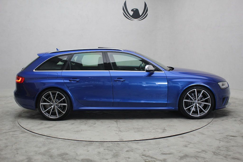 Foto do veículo AUDI RS 4 AVANT QUATTRO 2015 32.330 KM 284.000,00