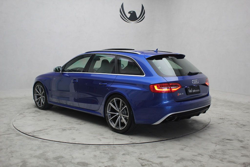 Foto do veículo AUDI RS 4 AVANT QUATTRO 2015 32.330 KM 284.000,00