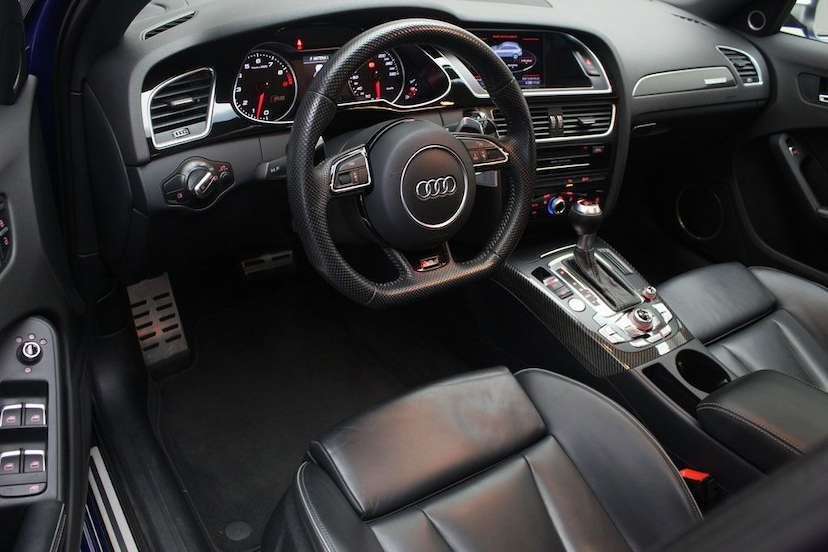 Foto do veículo AUDI RS 4 AVANT QUATTRO 2015 32.330 KM 284.000,00