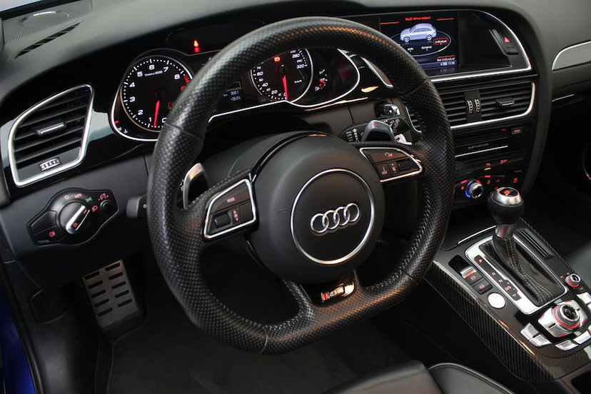Foto do veículo AUDI RS 4 AVANT QUATTRO 2015 32.330 KM 284.000,00
