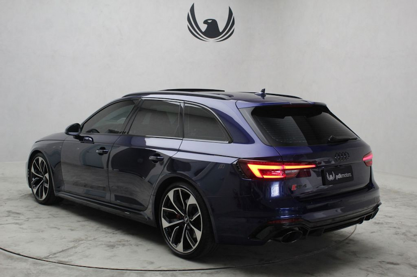 Foto do veículo AUDI RS 4 AVANT QUATTRO 2019 1.720 KM 455.000,00
