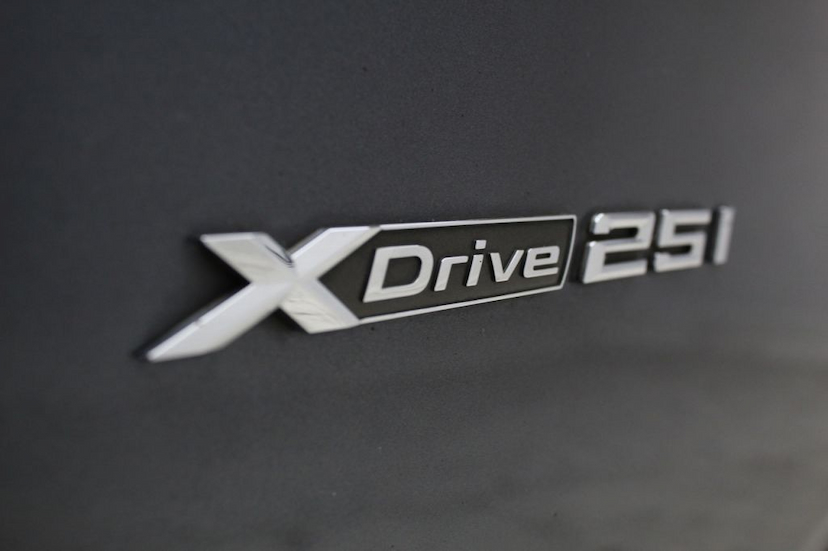 Foto do veículo BMW  X1 25I SPORT 2017 39.120 KM 129.000,00